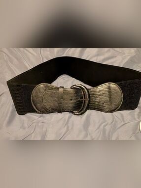 Wide Black Textured Stretch Belt with Gold-Tone Buckle